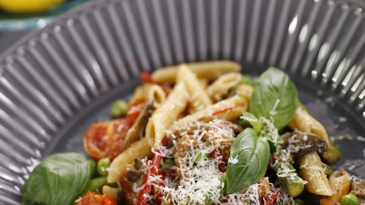 Penne primavera - prosty przepis na zdrowe i pyszne danie makaronowe