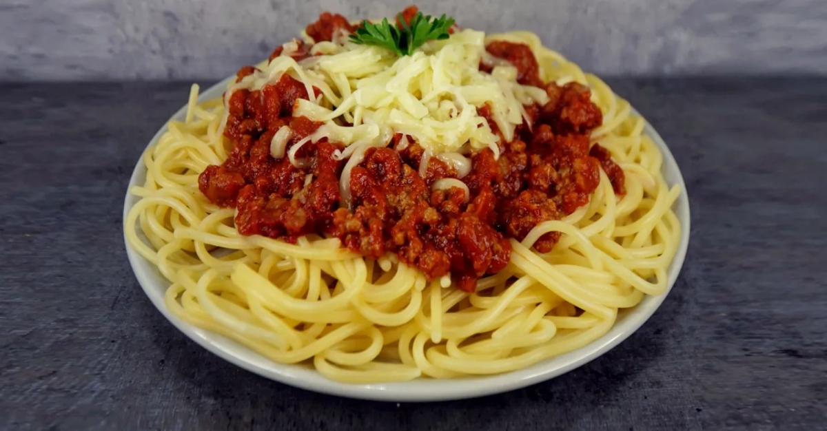 Ile kalorii ma spaghetti bolognese? Sprawdź, jak zredukować kalorie